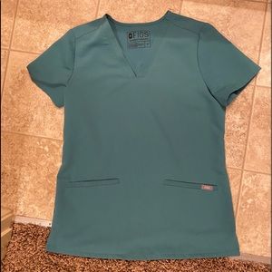 XS Marine Casma Figs Scrub Top